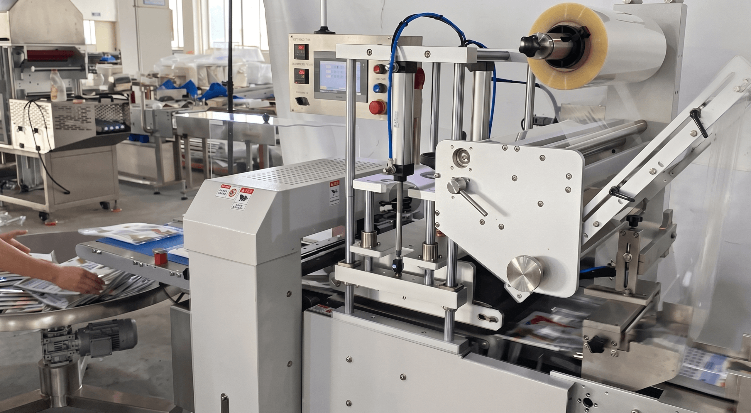 AHP-600-S3 Servo Driven Top Film Horizontal Flow Wrapper Machine1