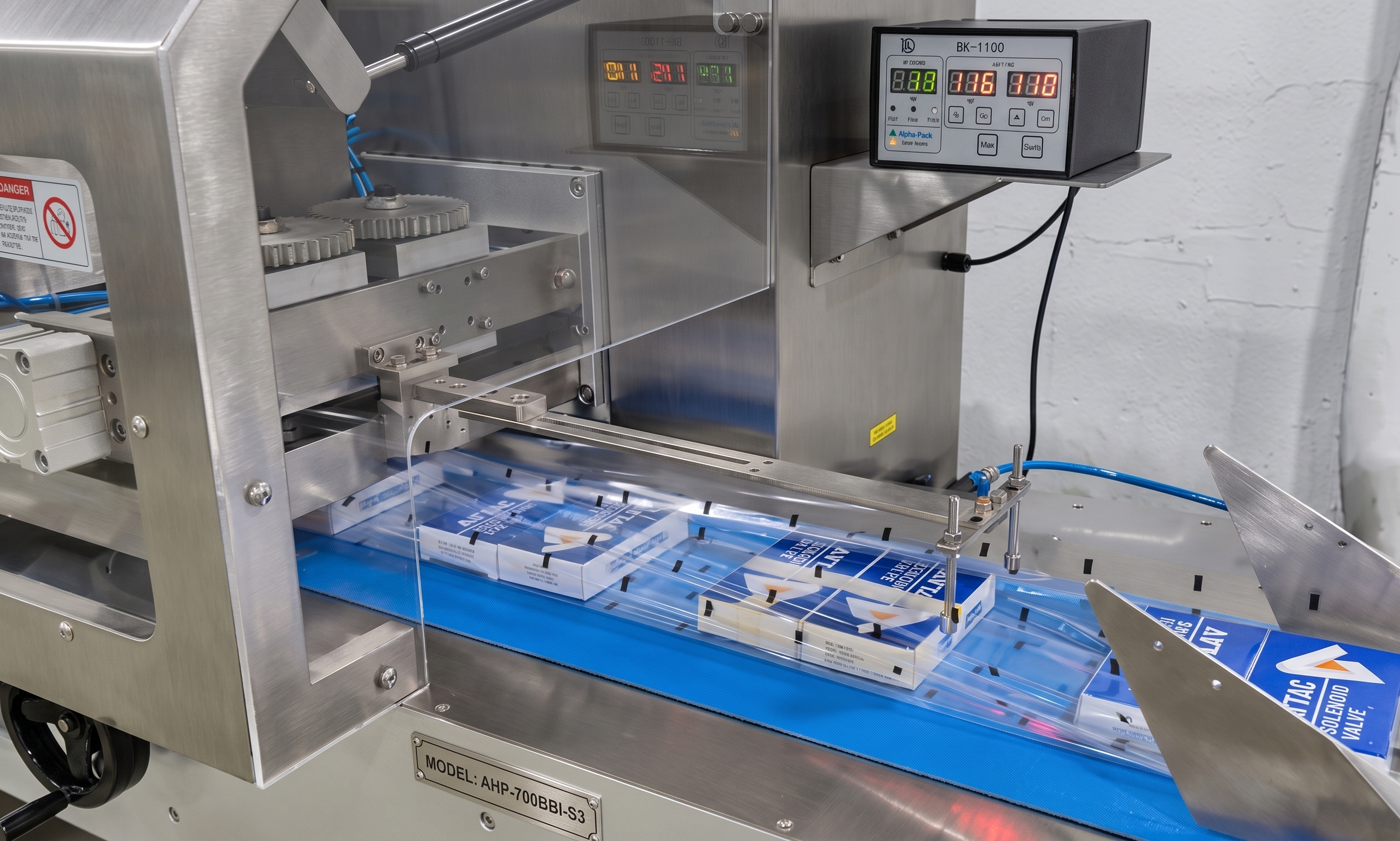 AHP-700BBI-S3 Intermittent Bottom Film Flow Wrapper Machine1